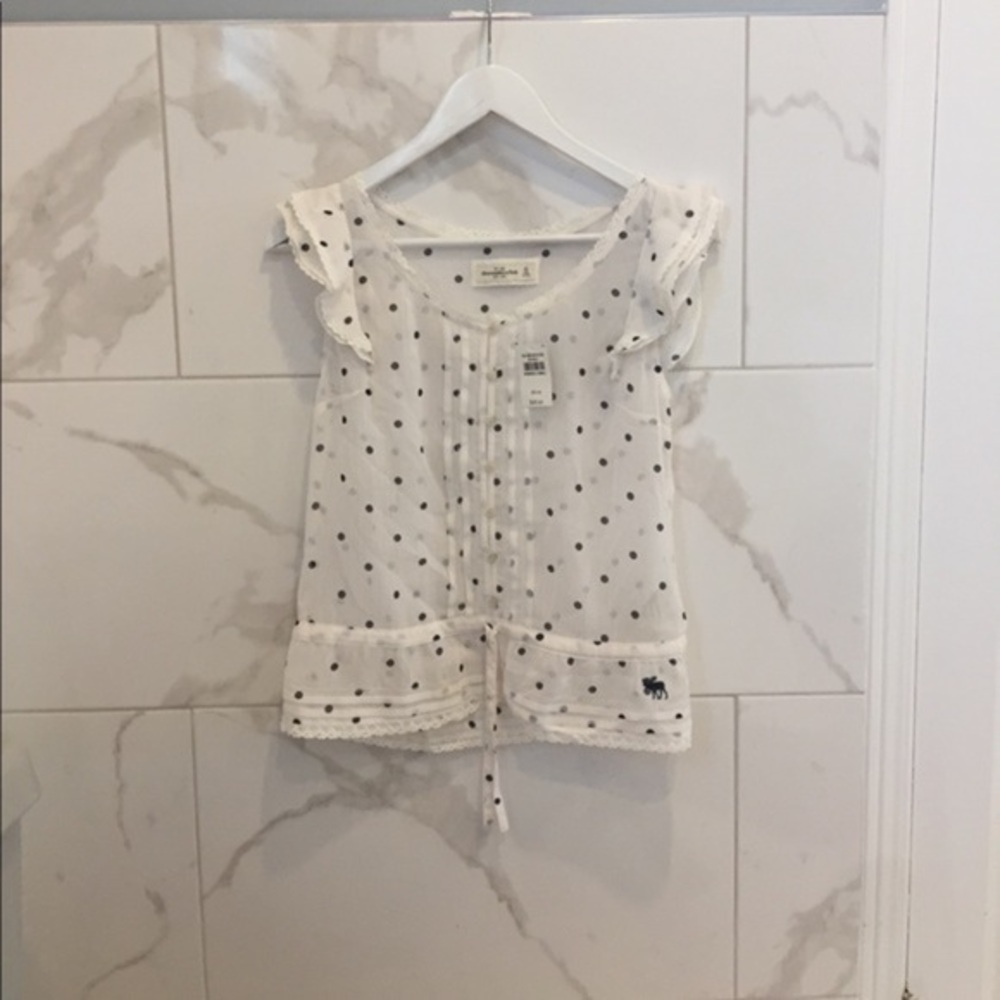 New Abercrombie | Cute Frills & Pokadot Top - Picture 5 of 15